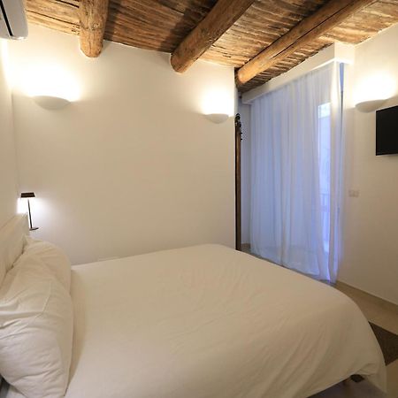 Bed and Breakfast Ai 13 Gradoni Di Chiaia Napoli Esterno foto