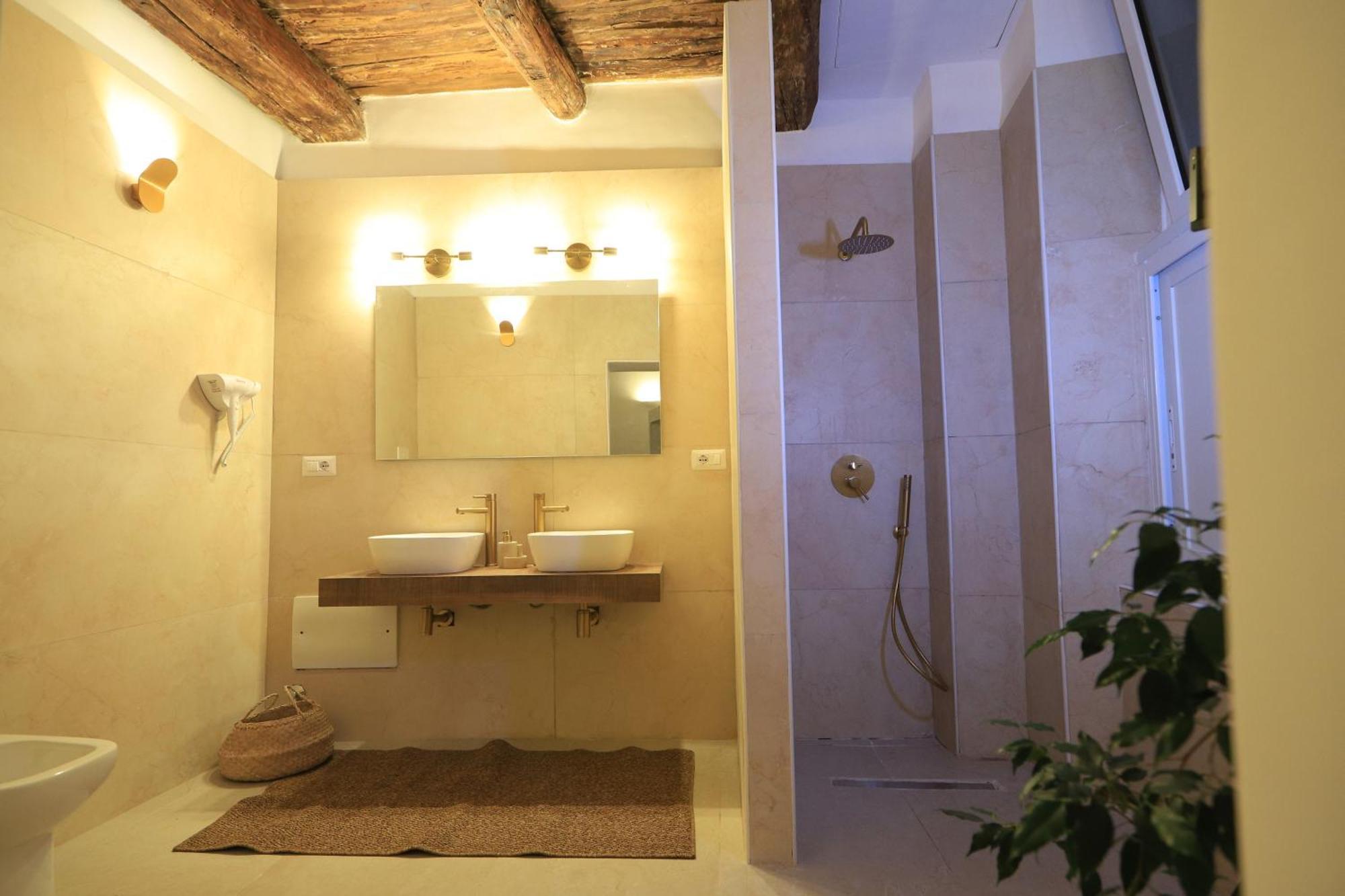 Bed and Breakfast Ai 13 Gradoni Di Chiaia Napoli Esterno foto