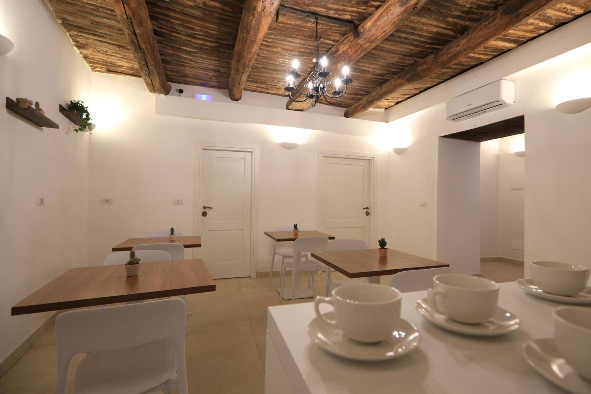 Bed and Breakfast Ai 13 Gradoni Di Chiaia Napoli Esterno foto