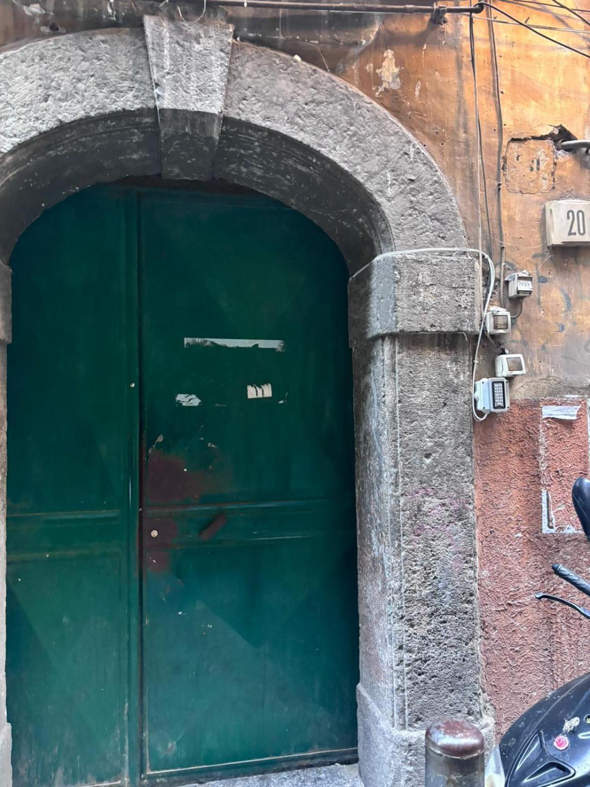 Bed and Breakfast Ai 13 Gradoni Di Chiaia Napoli Esterno foto