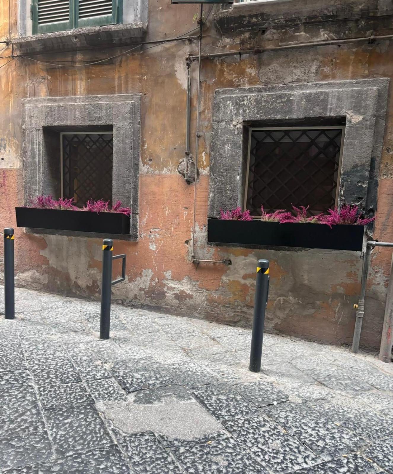Bed and Breakfast Ai 13 Gradoni Di Chiaia Napoli Esterno foto