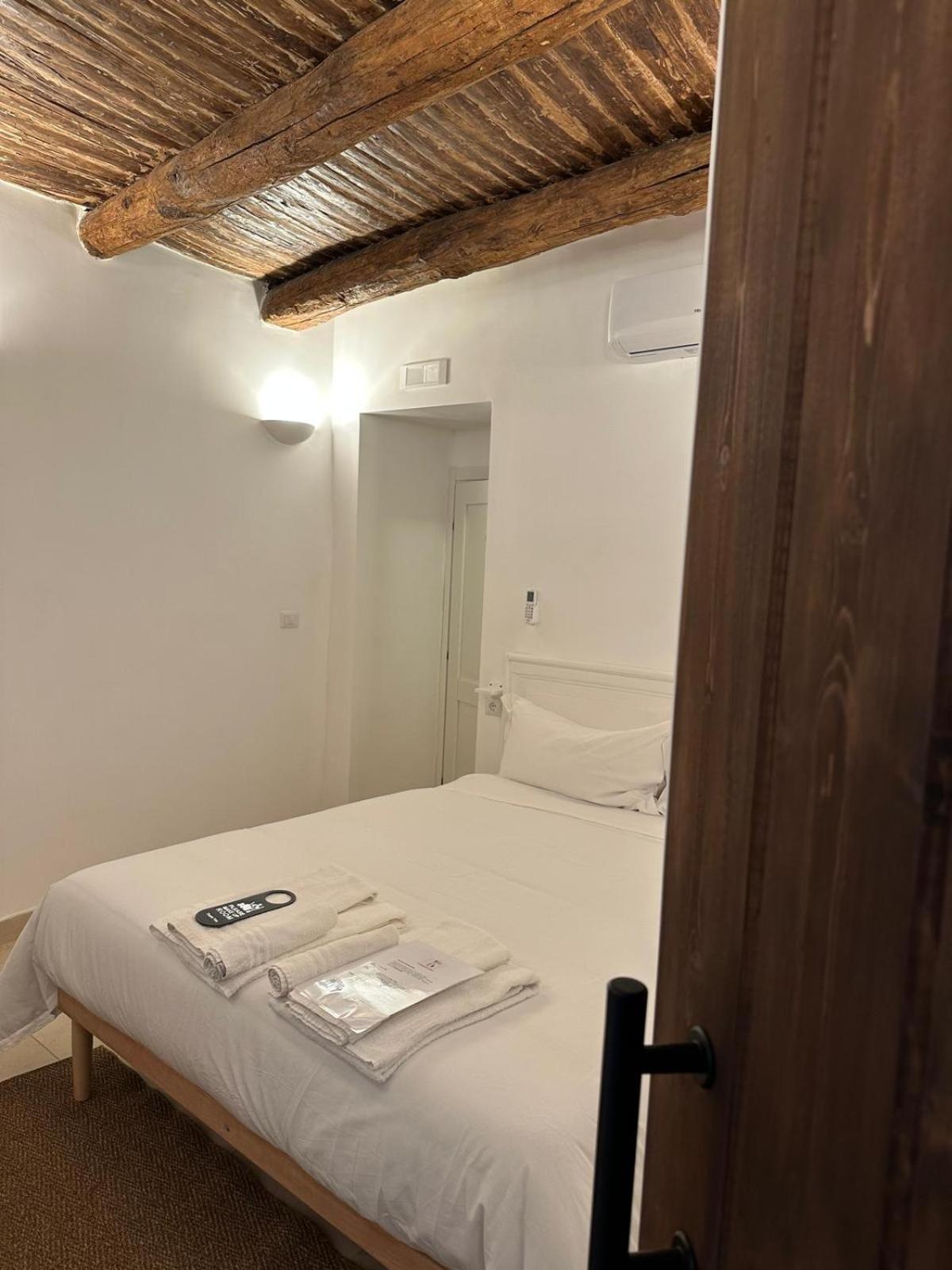 Bed and Breakfast Ai 13 Gradoni Di Chiaia Napoli Esterno foto