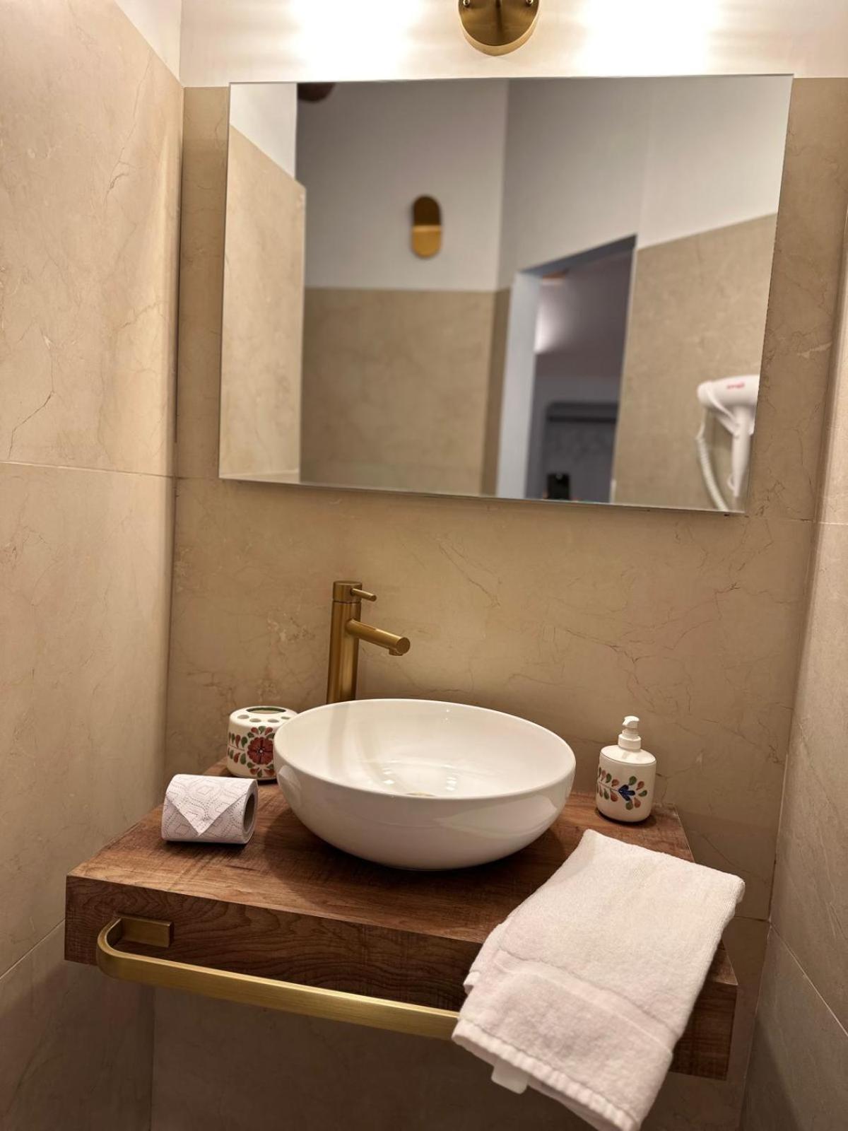 Bed and Breakfast Ai 13 Gradoni Di Chiaia Napoli Esterno foto