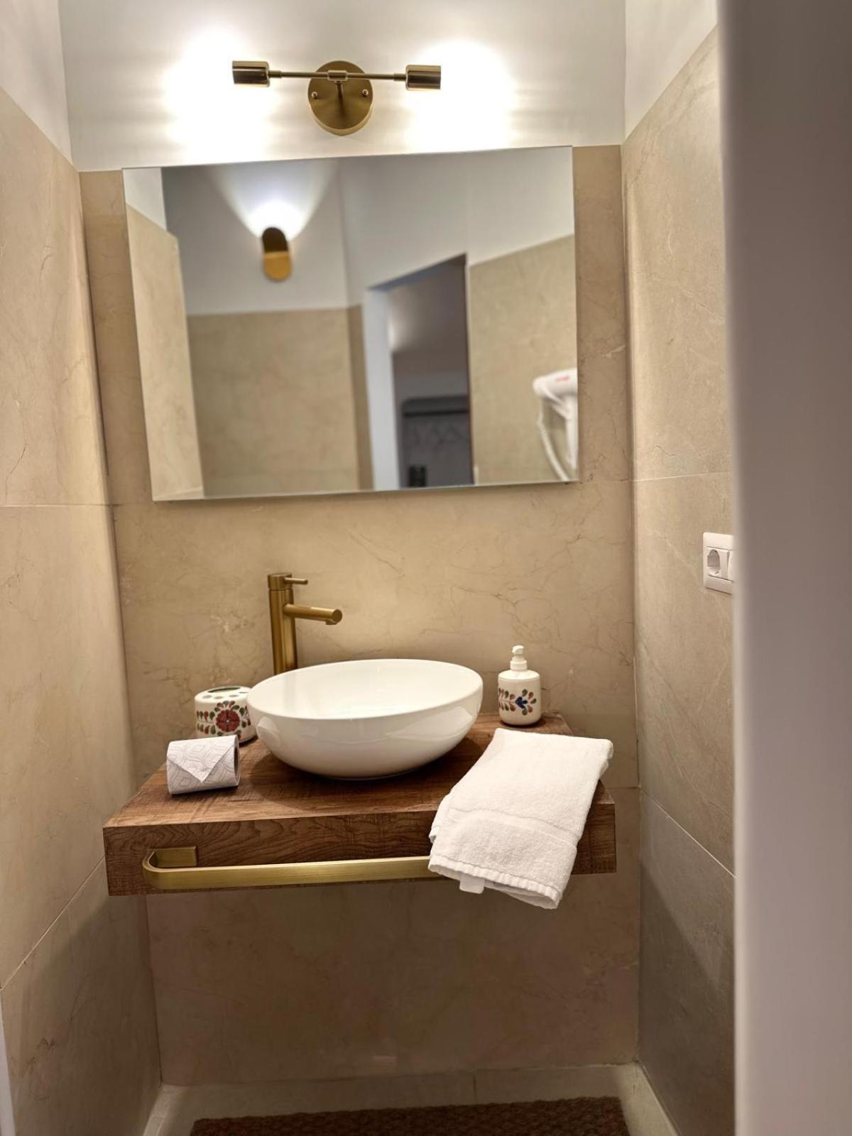 Bed and Breakfast Ai 13 Gradoni Di Chiaia Napoli Esterno foto